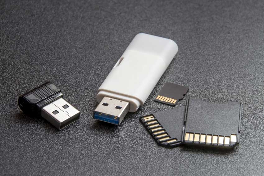 You are currently viewing How Does a Flash Drive Help You Save Paper?